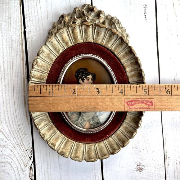 VTG Cameo Creation Domed Glass Portrait Countess Grosvenor Ornate Velvet Mat 7" - Picture 6 of 6